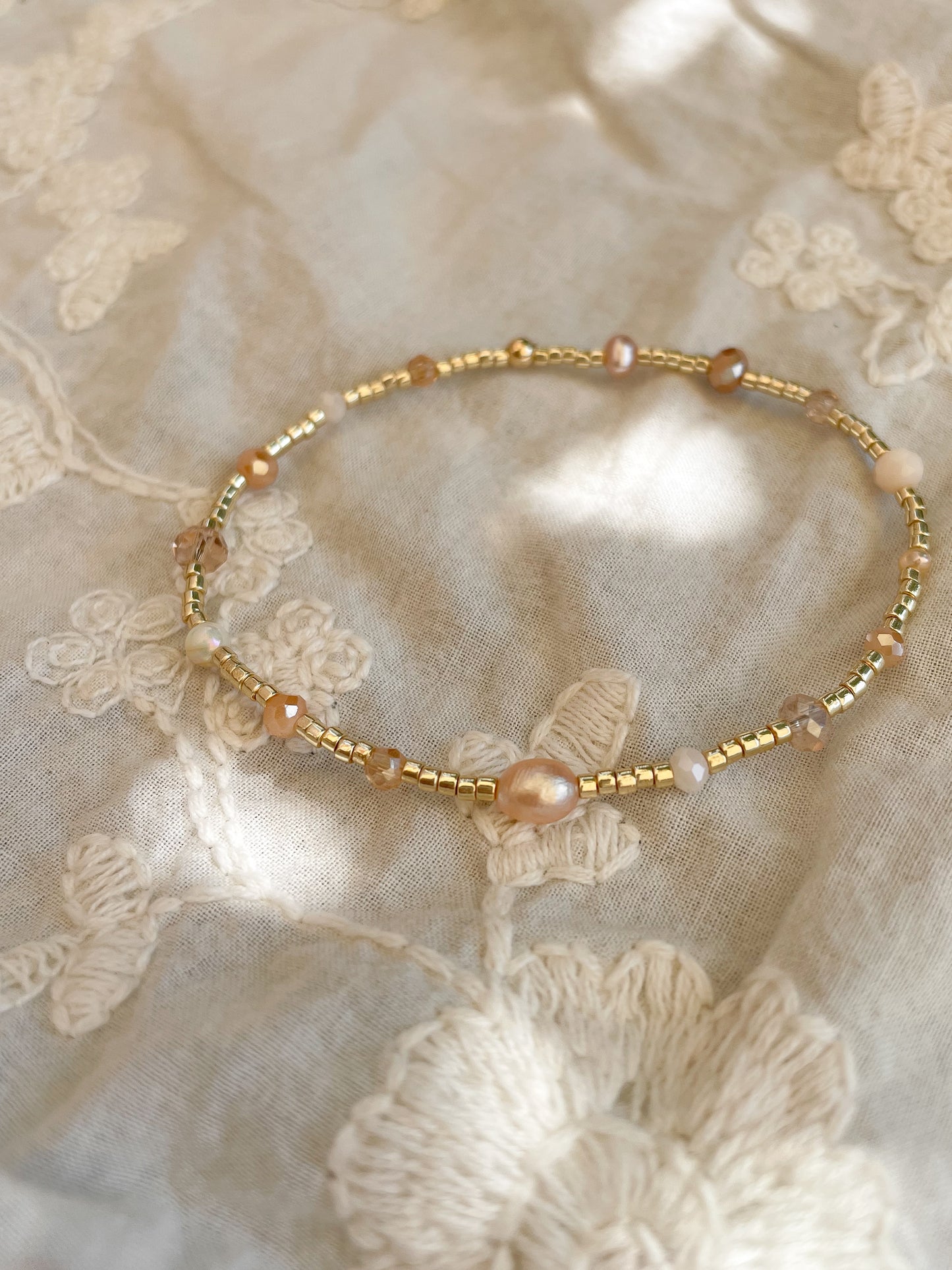 Nola beige armband