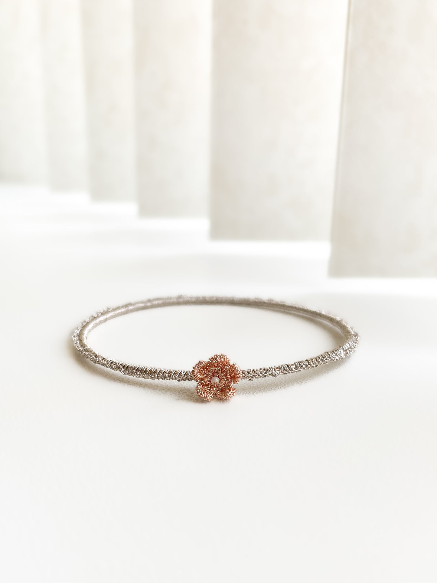 Cassidy gehaakte bangle taupe metallic