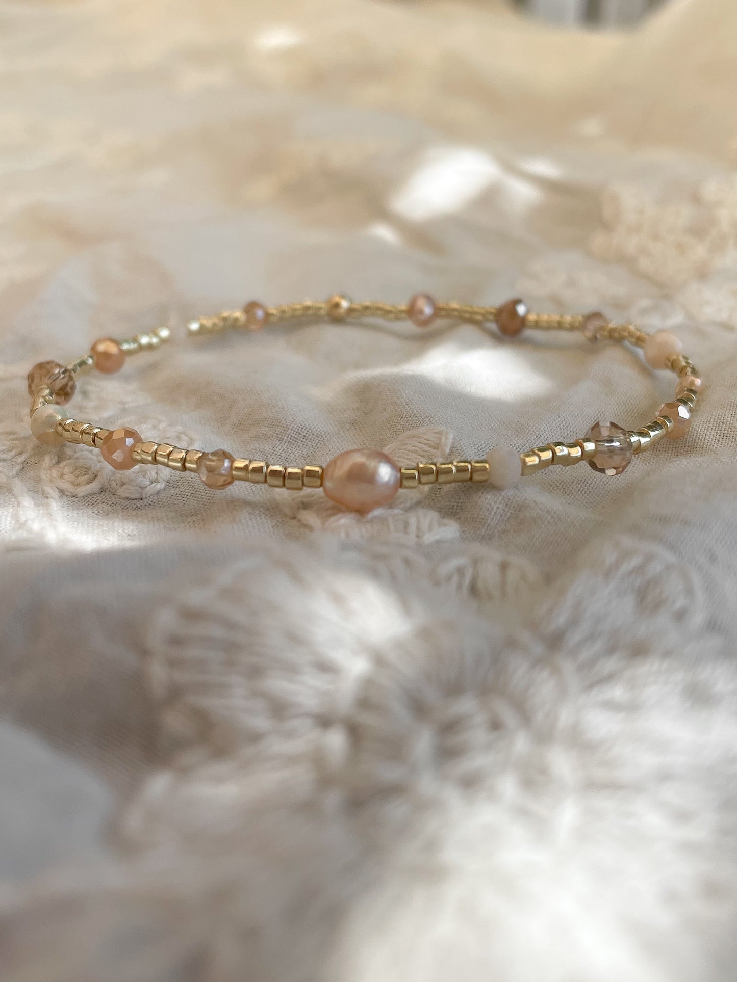 Nola beige armband