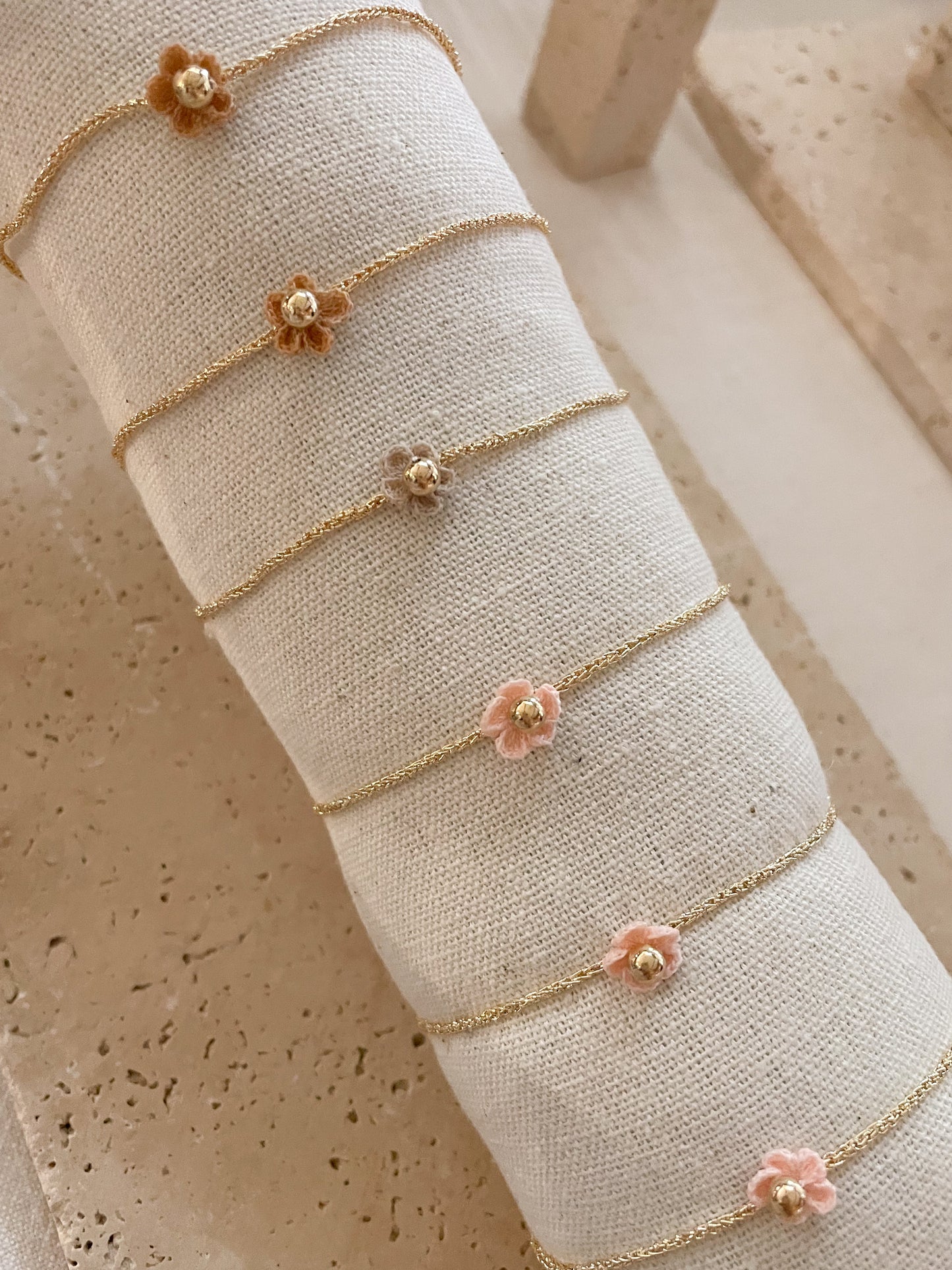 Lorin gehaakte bloem armband