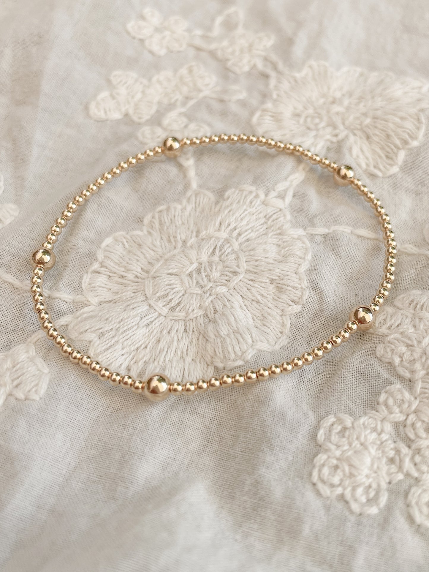 Raelynn gold filled stretch armband