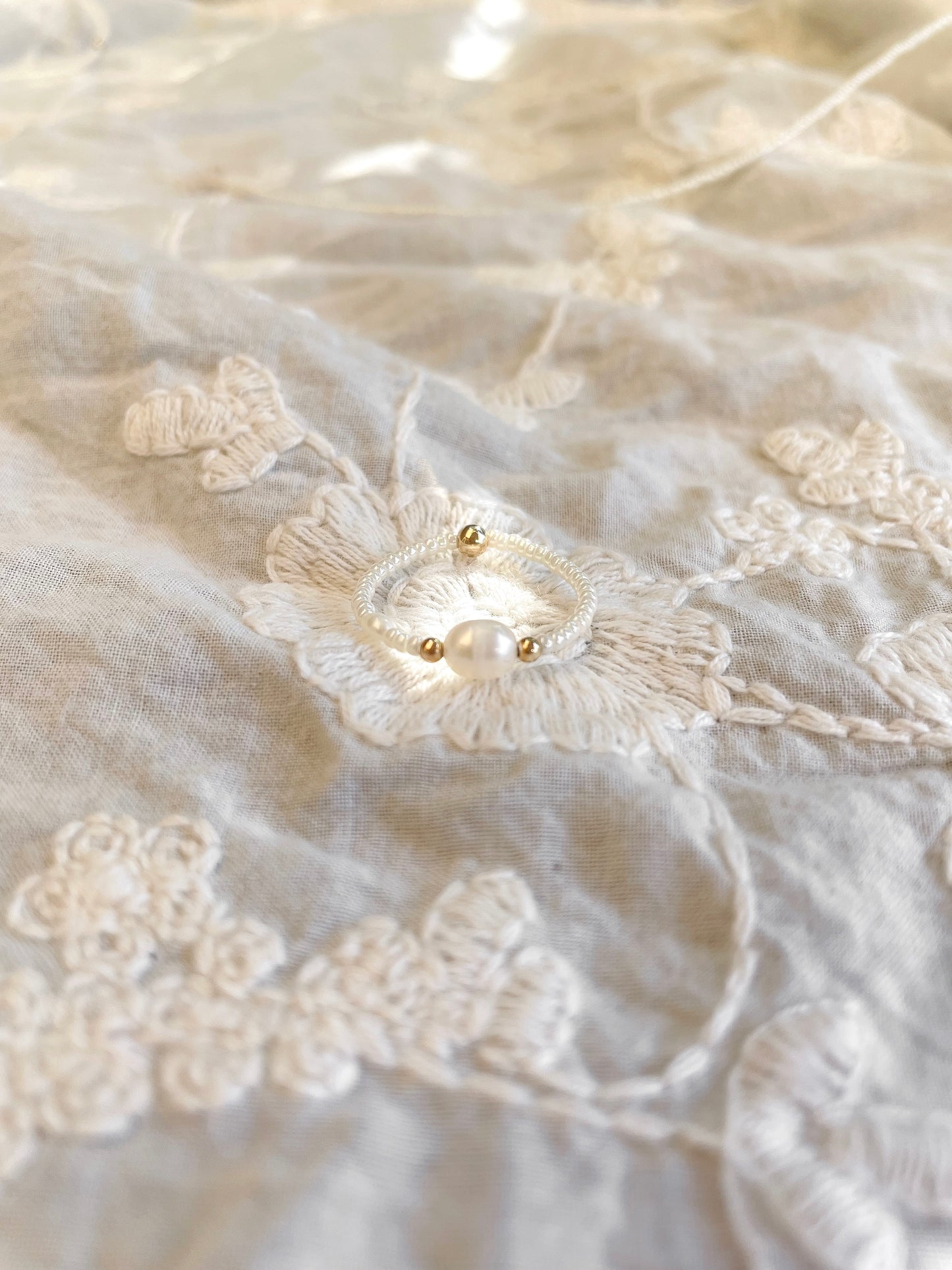 Xavoia Miyuki wit met parels stretch ring