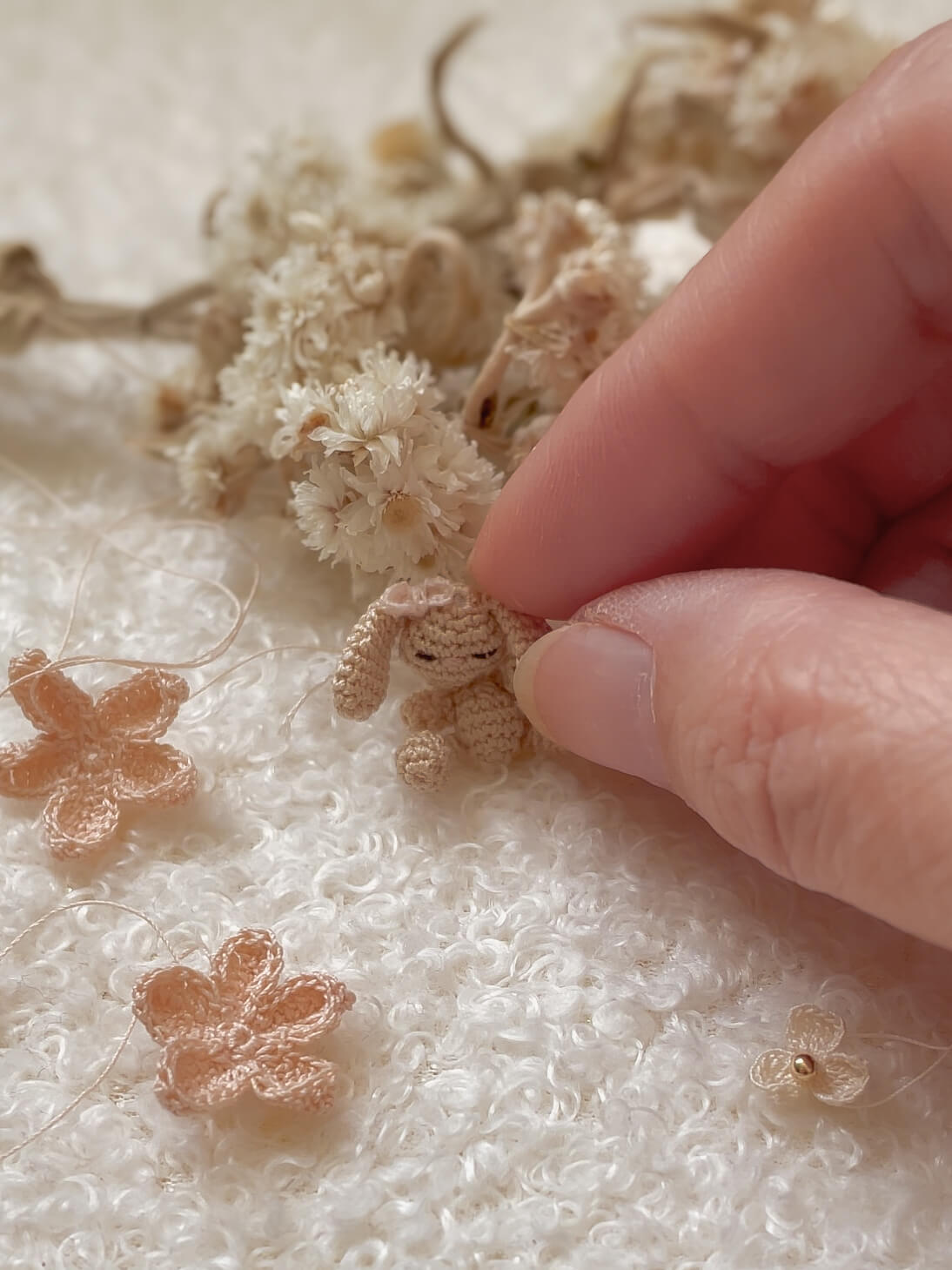 Philou micro gehaakte amigurumi met strikje