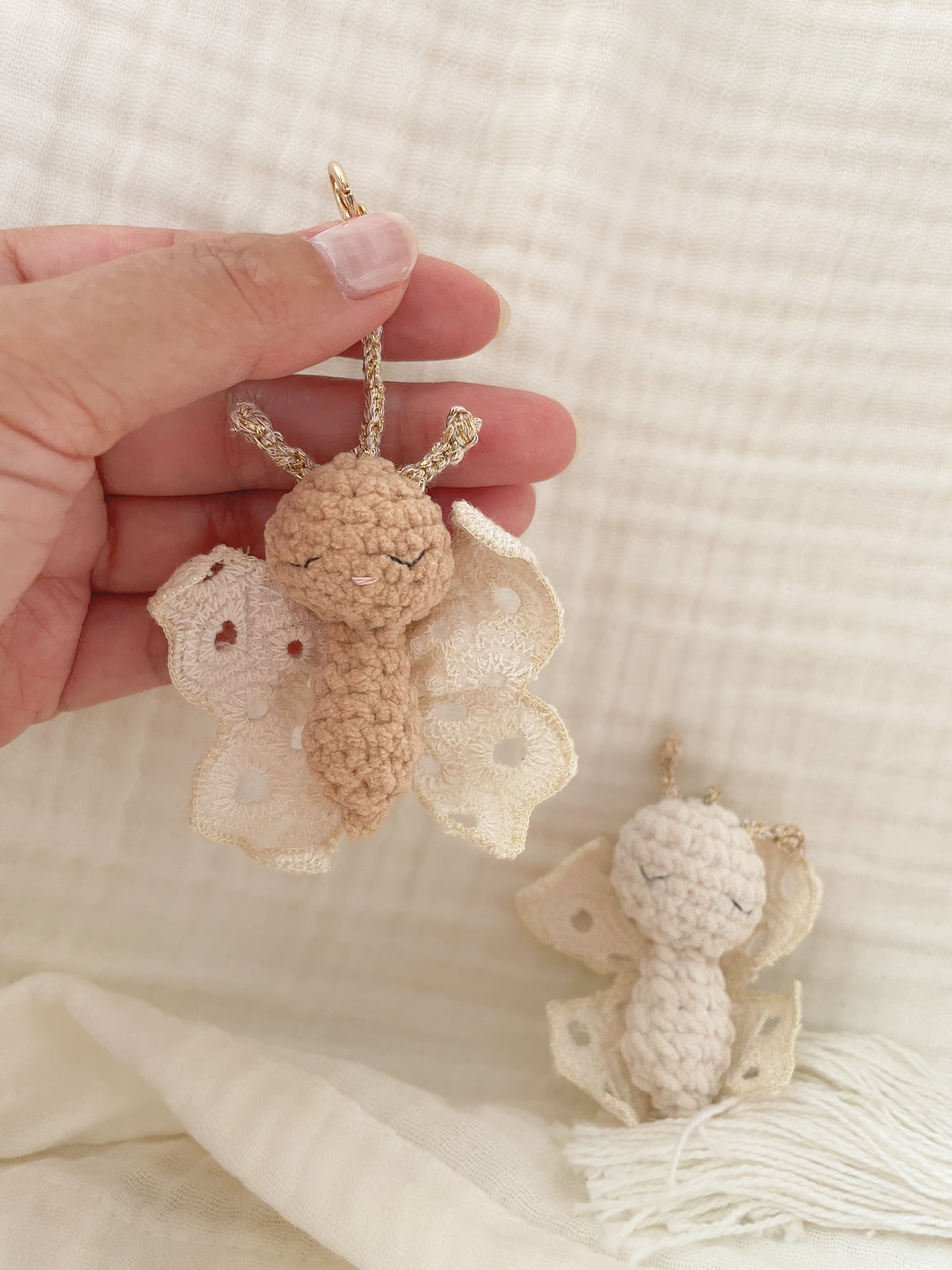 Thera gehaakte vlinder bag charm