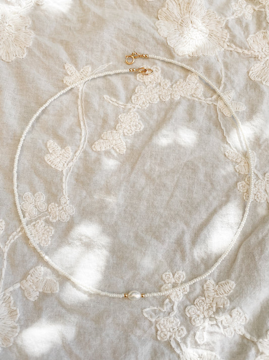 Xavoia Miyuki wit met parel stretch choker ketting