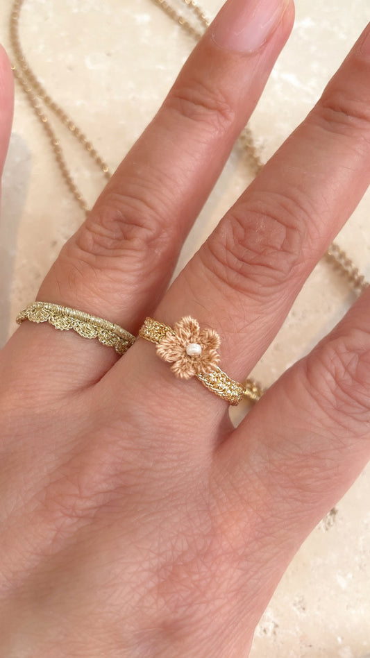 Gehaakte fiora bloem ring