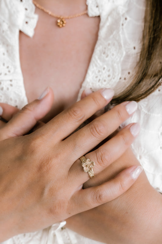 Gehaakte Ariëlle bloem ring