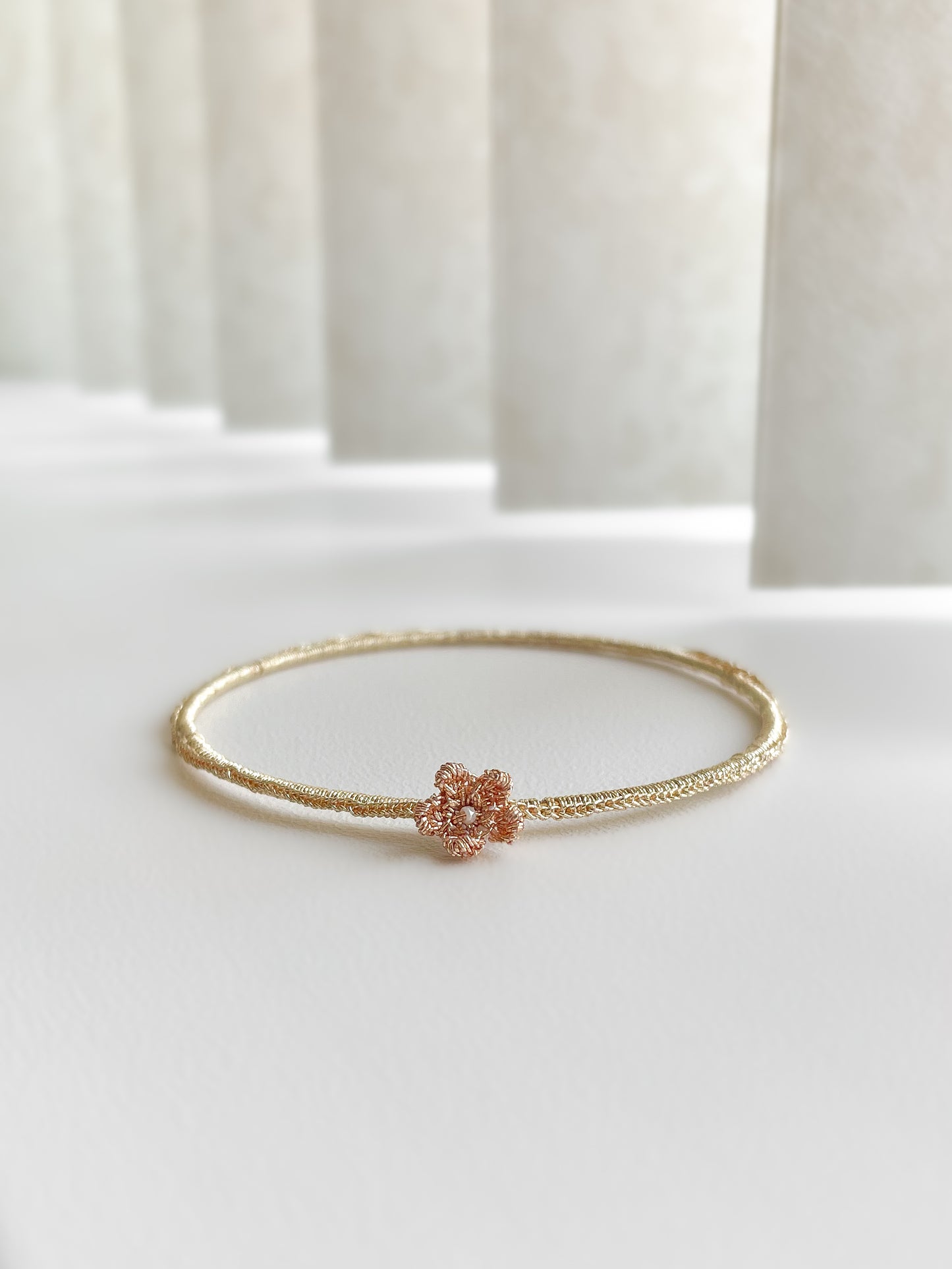 Cassidy gehaakte bangle goud