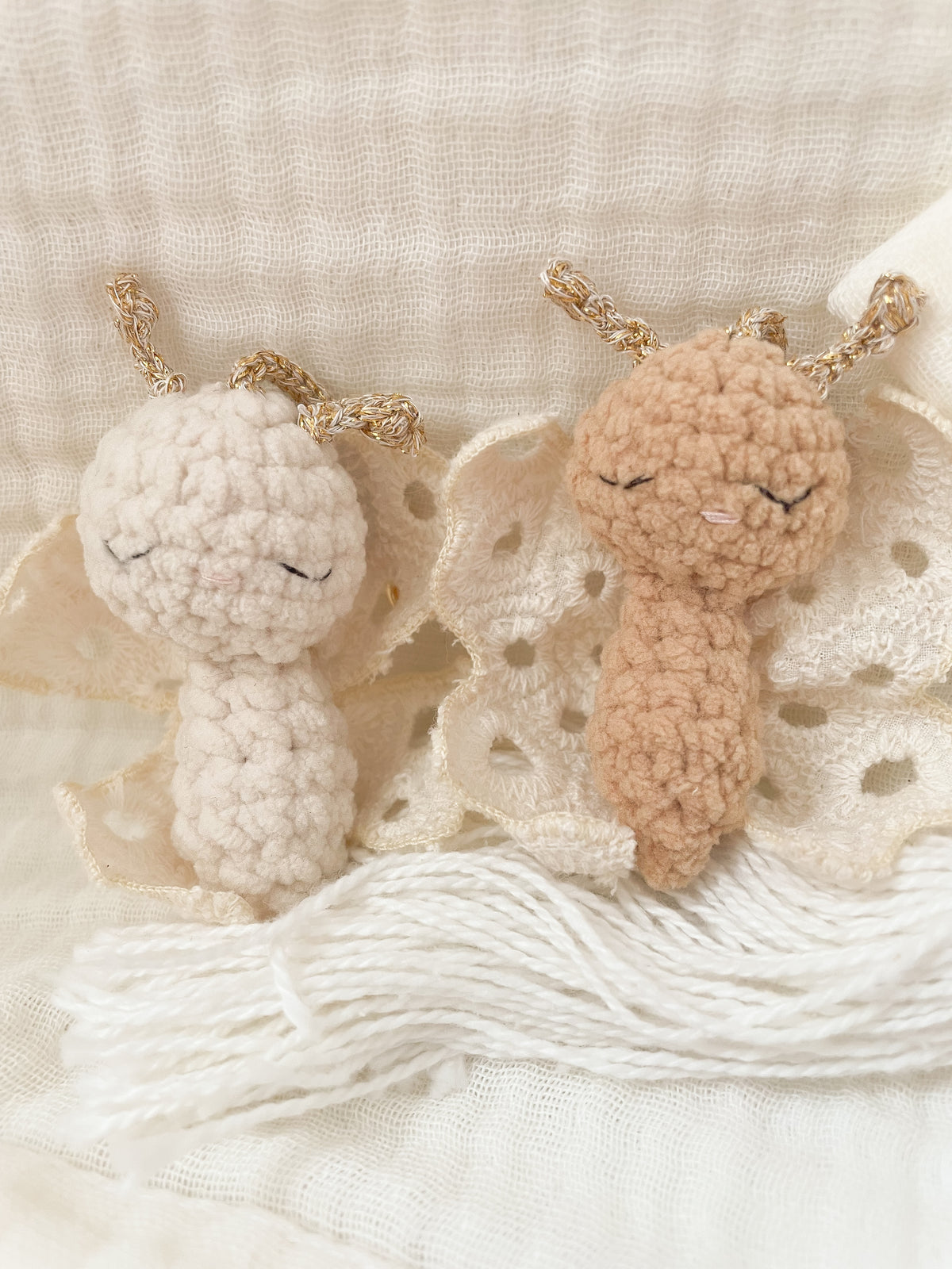 Thera gehaakte vlinder bag charm