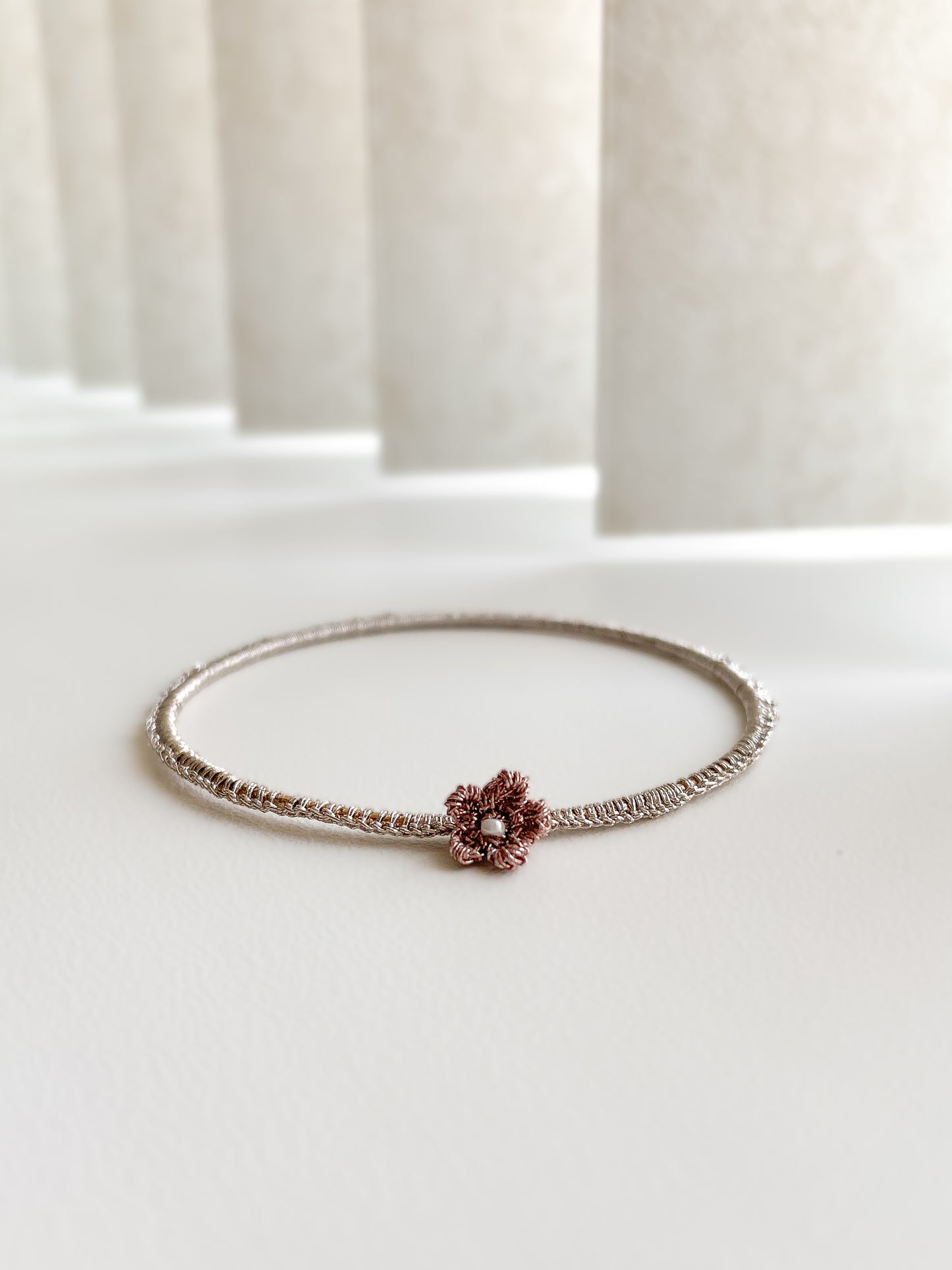 Cassidy gehaakte bangle taupe metallic